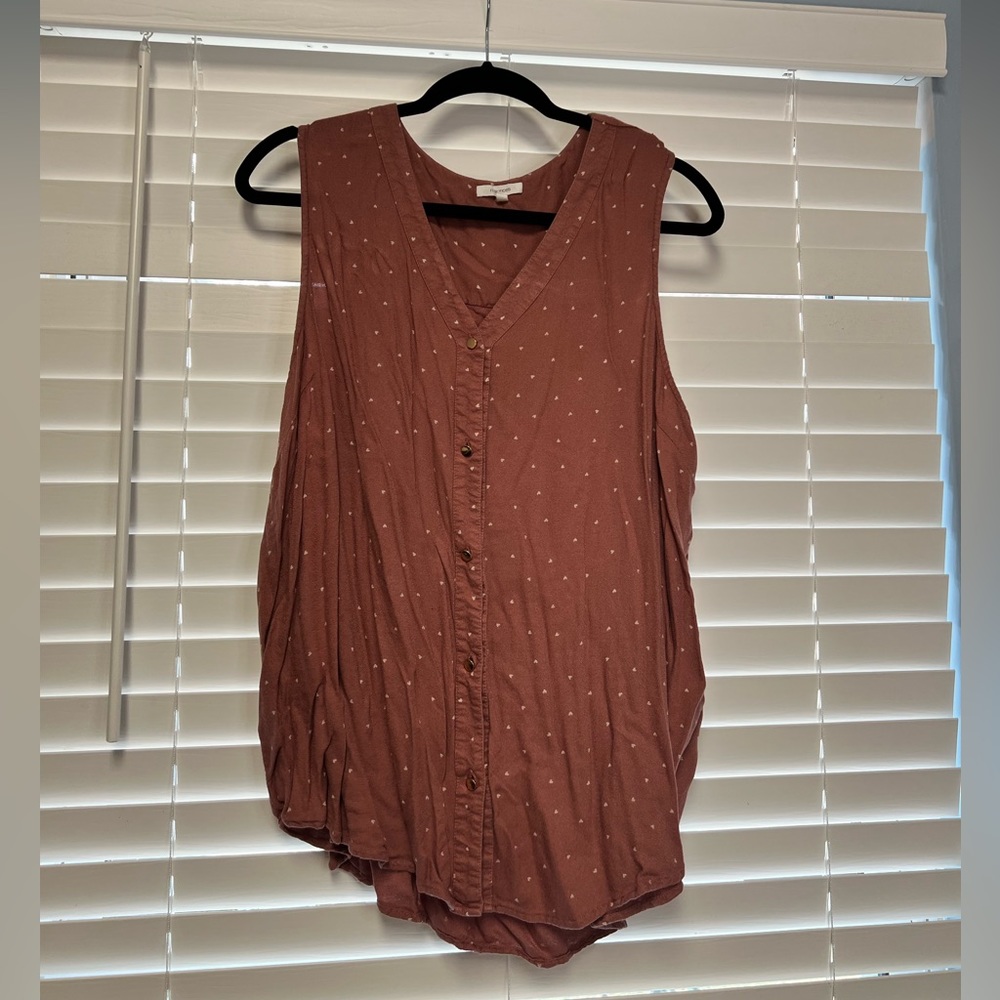 Marissas V-neck button down shirt with heart print
